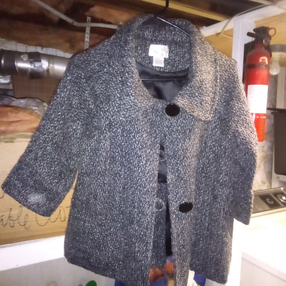 Paraella gray wool jacket with quarter-length sleeves. Size medium.